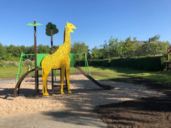 Lektorn med giraff. Foto.